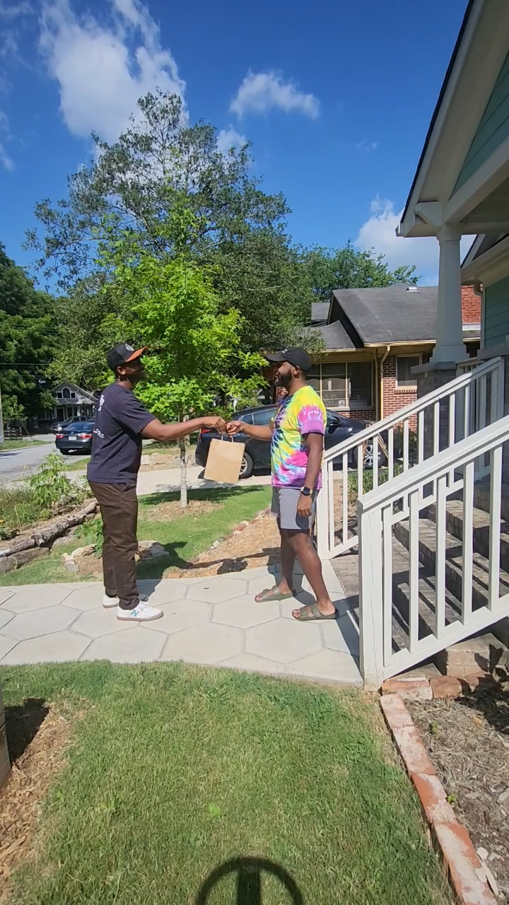 LOFI VIBEZ driver handing a delivery bag to a customer at their Atlanta home